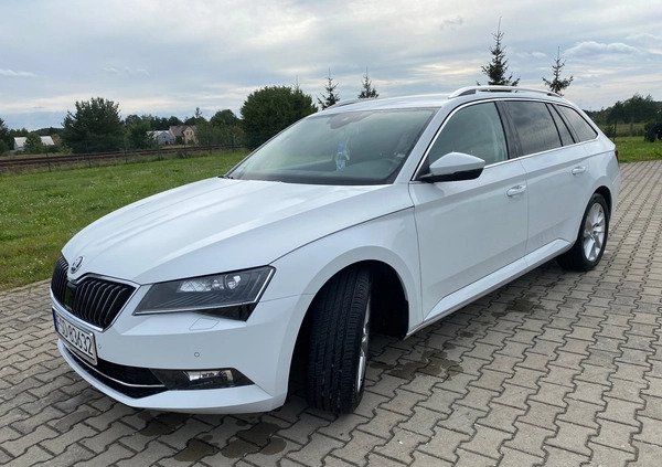 Skoda Superb cena 70000 przebieg: 130000, rok produkcji 2016 z Toruń małe 56